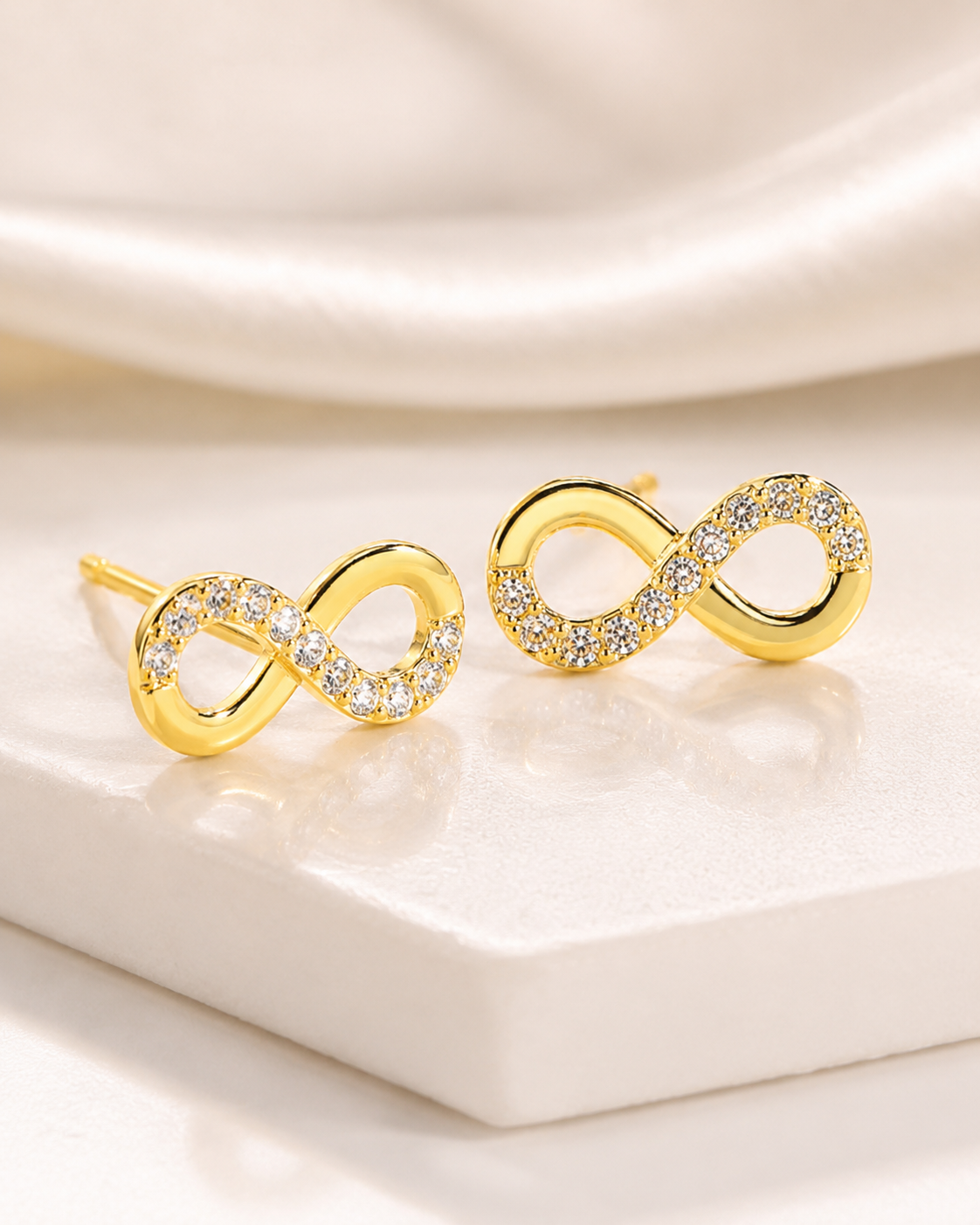 Infinity Lumière Stud Earrings