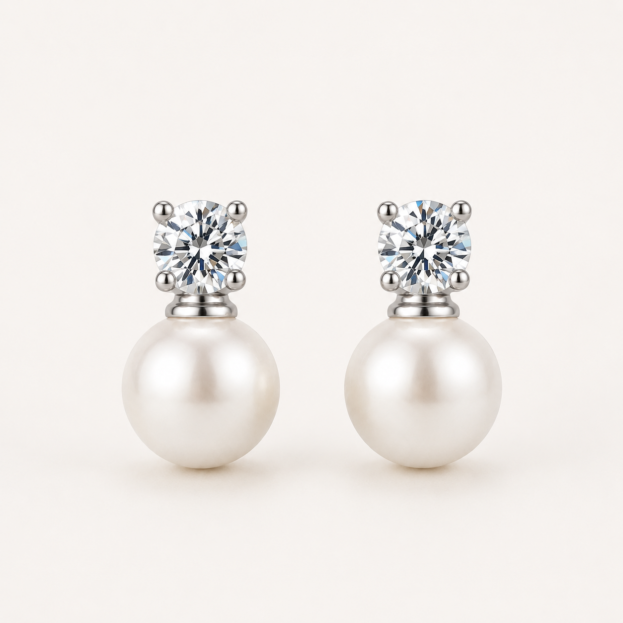Lumière Pearl Stud Earrings