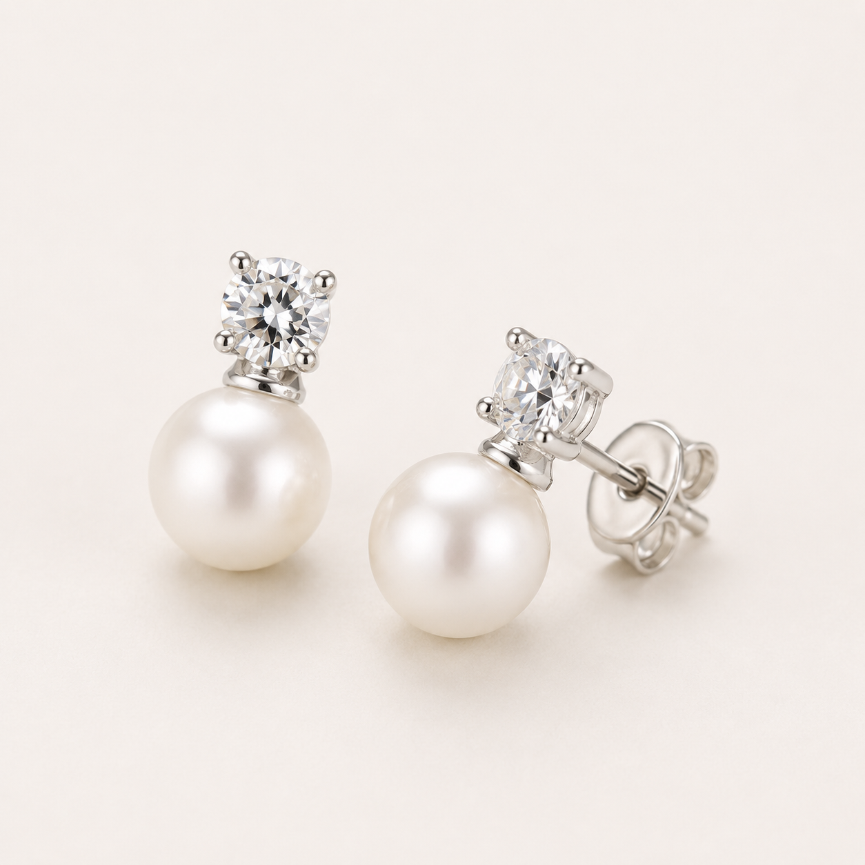 Lumière Pearl Stud Earrings