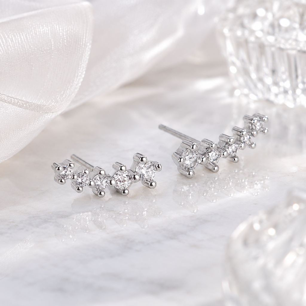 Éclat Smile Stud Earrings