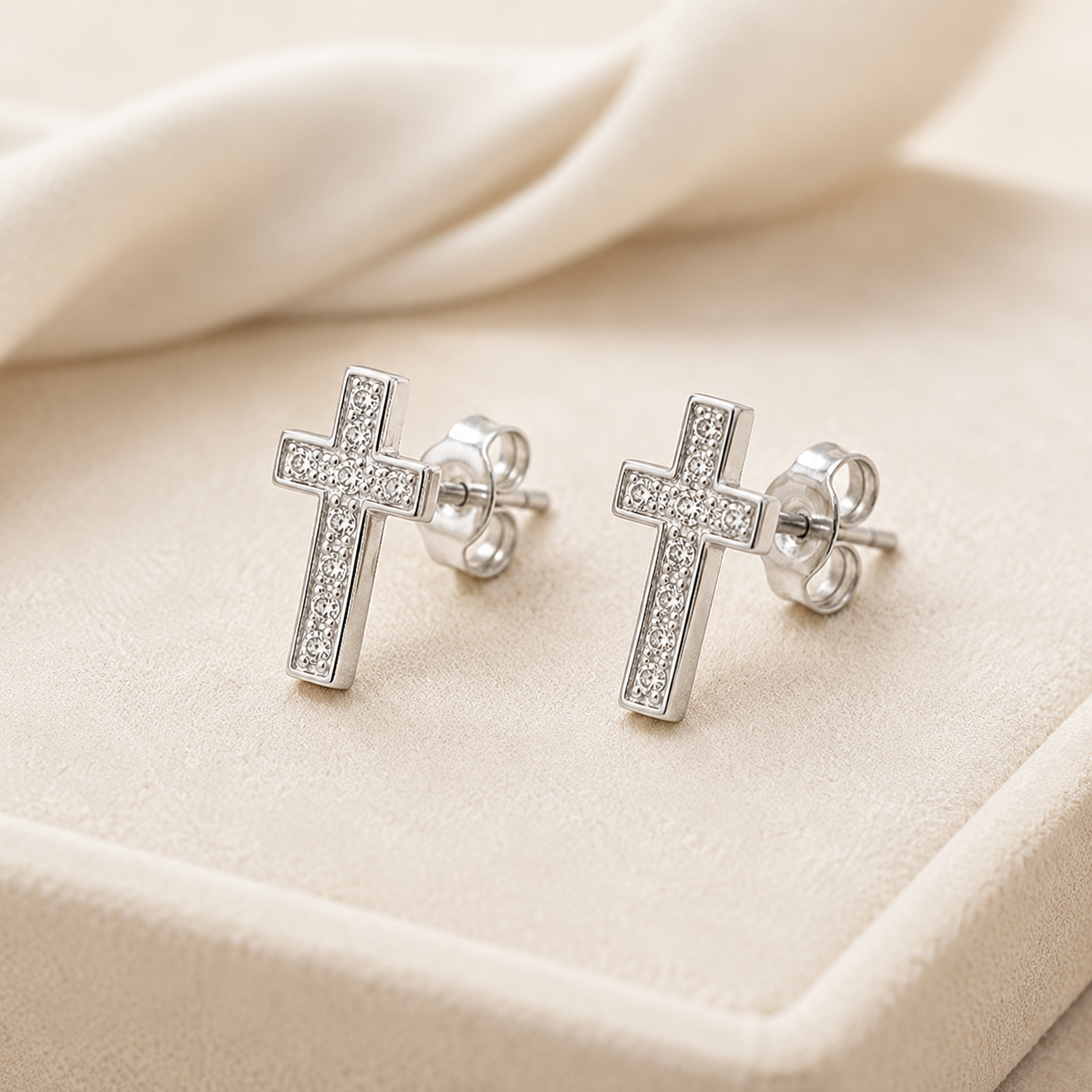 Éclat Cross Stud Earrings