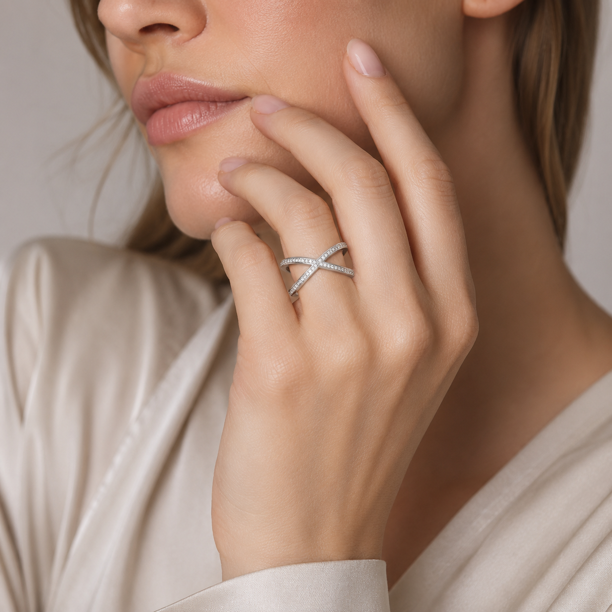 Élan Cross Pavé Ring in 925 Sterling Silve