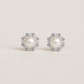 Pearl Fleur Stud Earrings