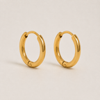 Elegante goldene Kreolen