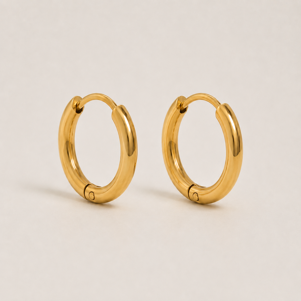 Elegante goldene Kreolen