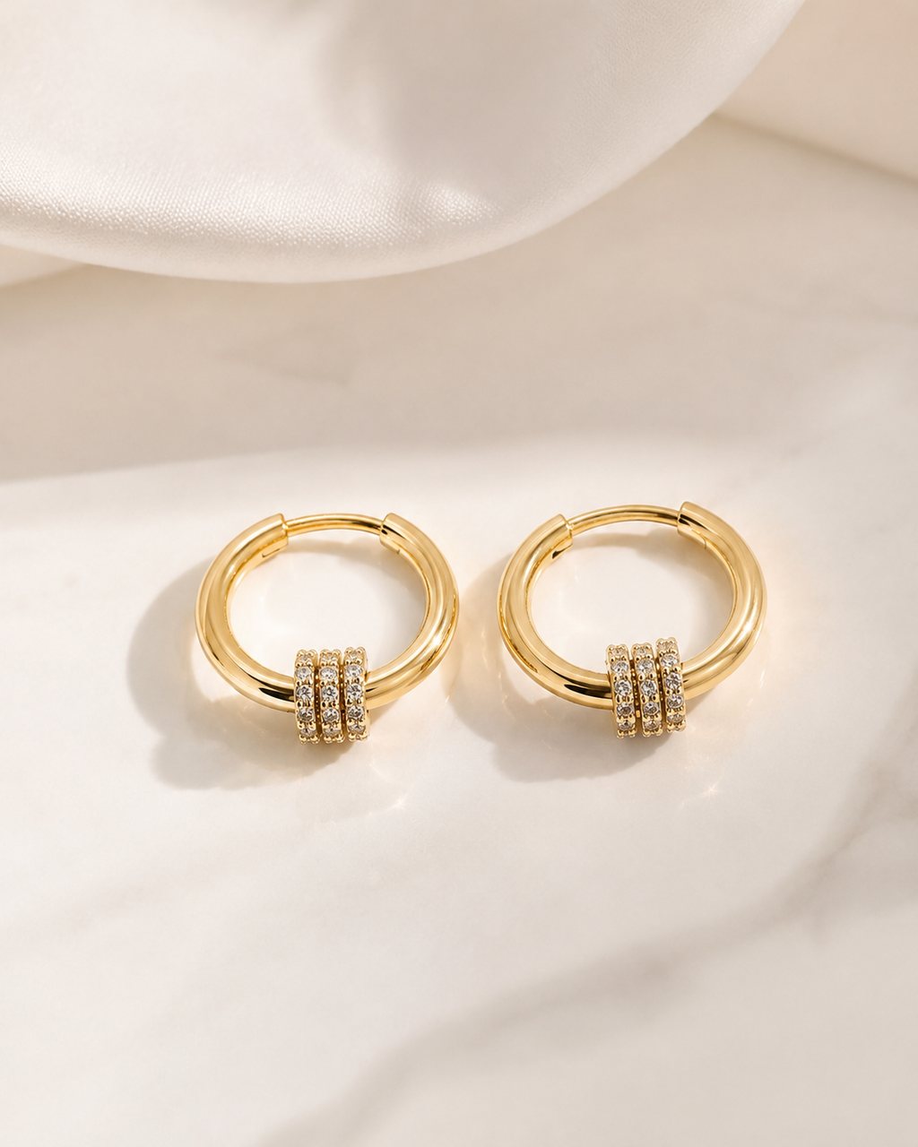 Éclat Gold Huggie Earrings