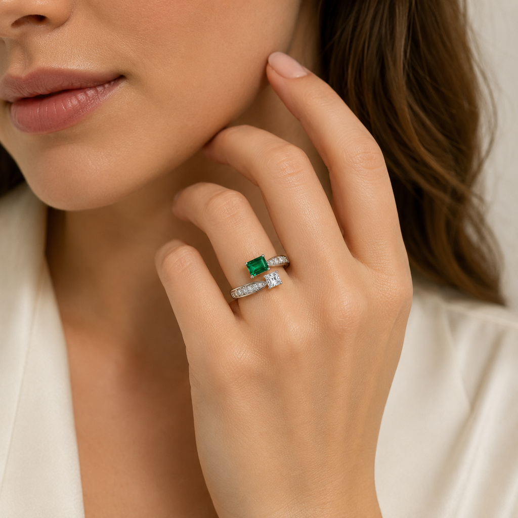 Emerald Éclat Adjustable Ring